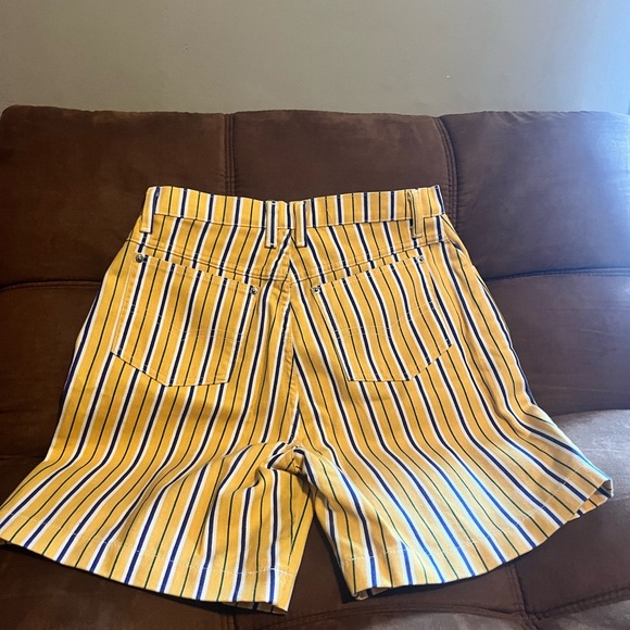 Sasson shorts - Picture 2 of 3